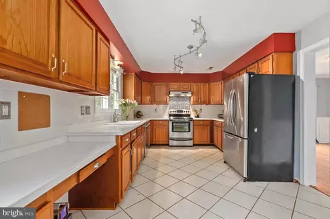Kitchen - 17558 Deavers Ct, Hamilton, VA 20158 photo 3 of 5