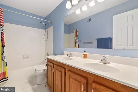 Bath - 17558 Deavers Ct, Hamilton, VA 20158 photo 4 of 4