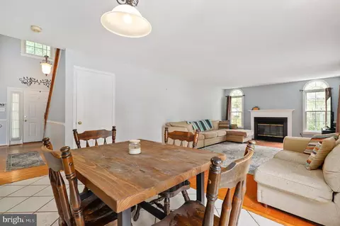 Dining - 17558 Deavers Ct, Hamilton, VA 20158 photo 1 of 2