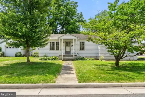 111 Washington St NE, Leesburg, VA 20176