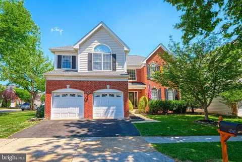 42702 Freedom St, Chantilly, VA 20152