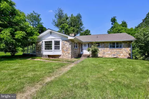 18197 Gore Ln, Leesburg, VA 20175