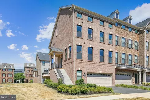 22471 Windsor Locks Sq, Ashburn, VA 20148