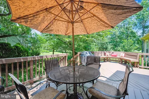 Exterior - 21286 Meadowsweet Ct, Ashburn, VA 20147 photo 4 of 8