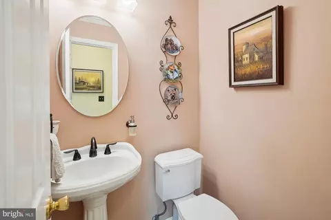 Entry Way - 21286 Meadowsweet Ct, Ashburn, VA 20147 photo 3 of 3