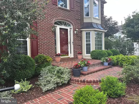 Exterior - 21286 Meadowsweet Ct, Ashburn, VA 20147 photo 3 of 8