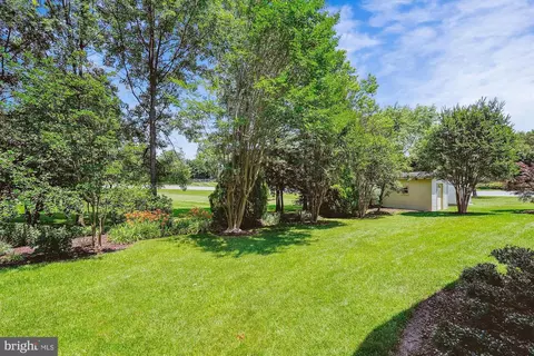 Exterior - 21286 Meadowsweet Ct, Ashburn, VA 20147 photo 5 of 8