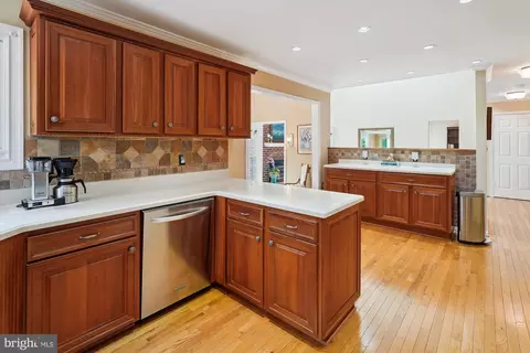 Kitchen - 21286 Meadowsweet Ct, Ashburn, VA 20147 photo 2 of 3