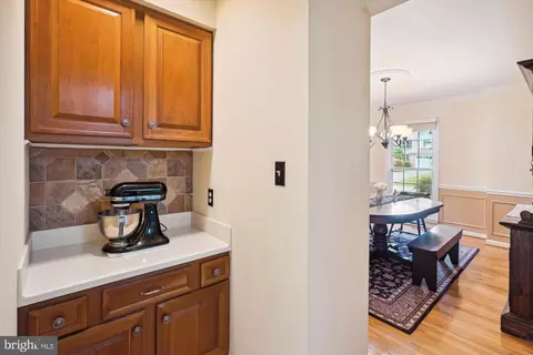 Entry Way - 21286 Meadowsweet Ct, Ashburn, VA 20147 photo 2 of 3