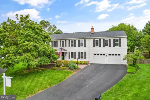 10611 Oxford Ct, Great Falls, VA 22066