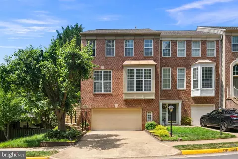 47558 Sharpskin Is, Sterling, VA 20165