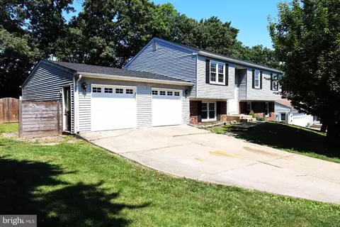 207 N Cameron St, Sterling, VA 20164