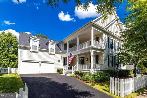 20428 Bowfonds St, Ashburn, VA 20147