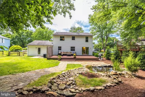 Exterior - 102 Silverleaf Ct, Sterling, VA 20164 photo 11 of 18