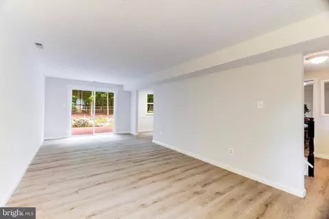 Living - 102 Silverleaf Ct, Sterling, VA 20164 photo 4 of 6
