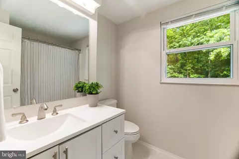 Bath - 102 Silverleaf Ct, Sterling, VA 20164 photo 2 of 3