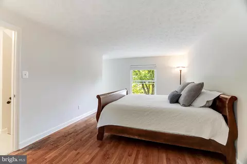 Bedroom - 102 Silverleaf Ct, Sterling, VA 20164 photo 6 of 8
