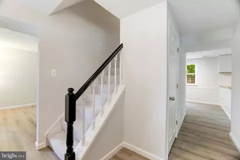 Entry Way - 102 Silverleaf Ct, Sterling, VA 20164 photo 1 of 5