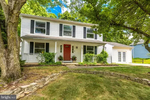 Exterior - 102 Silverleaf Ct, Sterling, VA 20164 photo 6 of 18