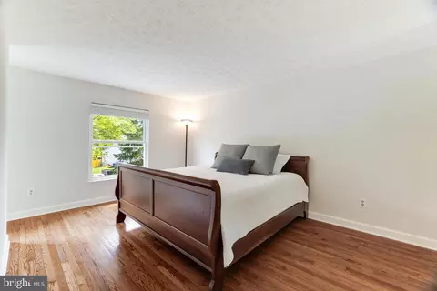 Bedroom - 102 Silverleaf Ct, Sterling, VA 20164 photo 5 of 8