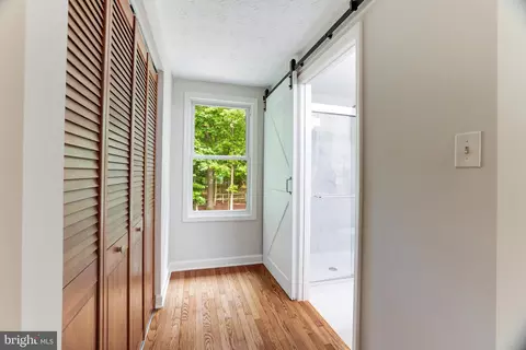 Entry Way - 102 Silverleaf Ct, Sterling, VA 20164 photo 5 of 5
