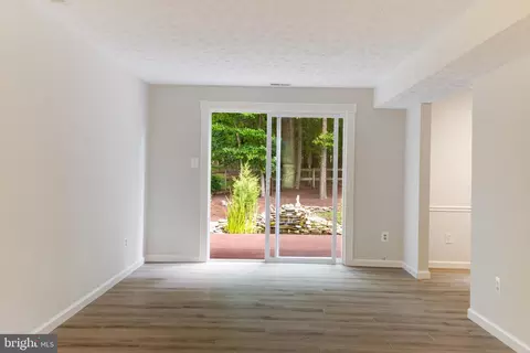 Living - 102 Silverleaf Ct, Sterling, VA 20164 photo 3 of 6