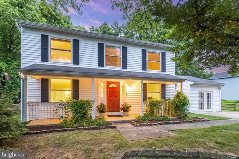 102 Silverleaf Ct, Sterling, VA 20164