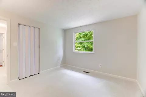 Bedroom - 102 Silverleaf Ct, Sterling, VA 20164 photo 3 of 8