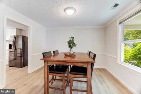 Dining - 102 Silverleaf Ct, Sterling, VA 20164 photo 4 of 4