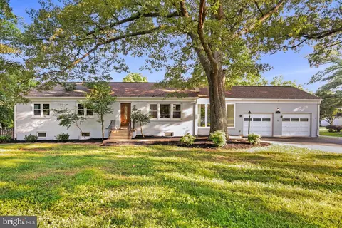 110 Lakeland Dr, Sterling, VA 20164