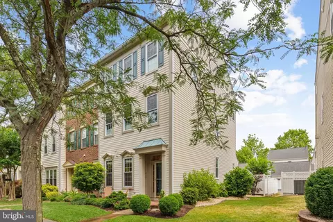 42818 Cedar Hedge St, Chantilly, VA 20152 photo 2