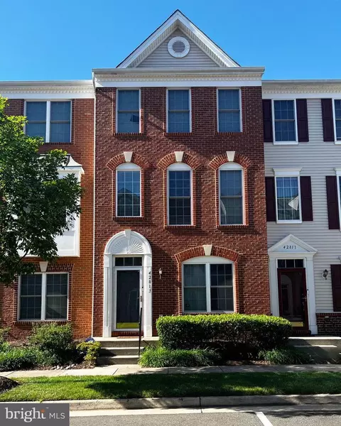 42813 Sykes Ter, Chantilly, VA 20152