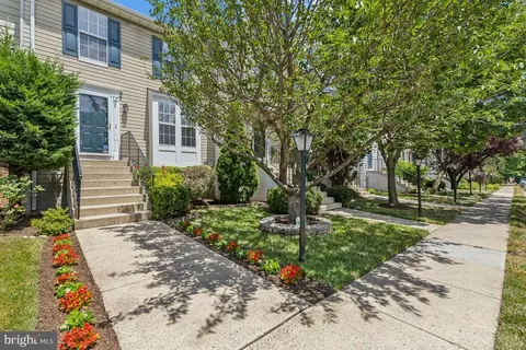 45453 Gable Sq, Sterling, VA 20164