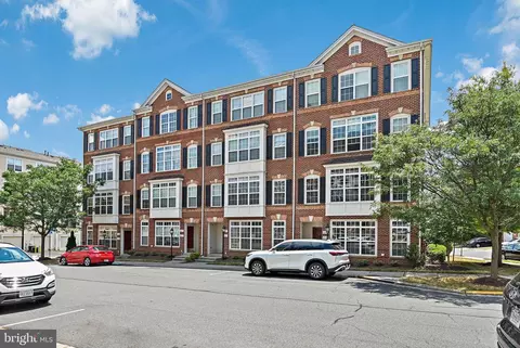 42673 Hollyhock Ter, Brambleton, VA 20148