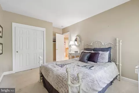 Bedroom - 24908 Castleton Dr, Chantilly, VA 20152 photo 9 of 9