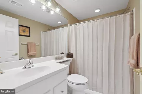 Bath - 24908 Castleton Dr, Chantilly, VA 20152 photo 4 of 5