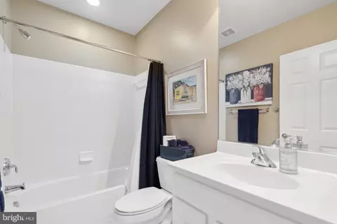 Entry Way - 24908 Castleton Dr, Chantilly, VA 20152 photo 4 of 4