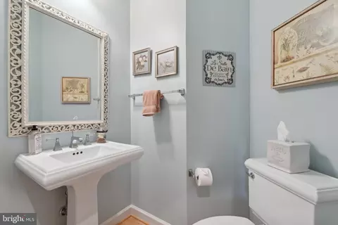 Bath - 24908 Castleton Dr, Chantilly, VA 20152 photo 1 of 5