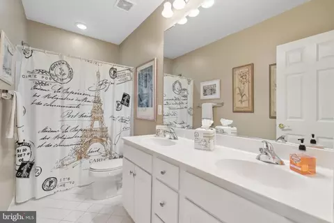 Bath - 24908 Castleton Dr, Chantilly, VA 20152 photo 5 of 5
