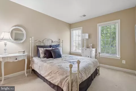 Bedroom - 24908 Castleton Dr, Chantilly, VA 20152 photo 8 of 9