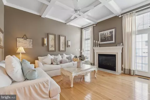 Living - 24908 Castleton Dr, Chantilly, VA 20152 photo 1 of 2