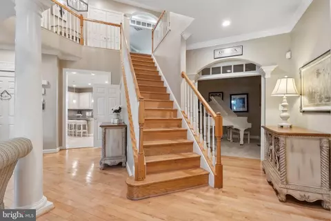 Entry Way - 24908 Castleton Dr, Chantilly, VA 20152 photo 1 of 4