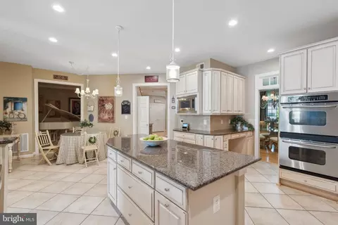 Kitchen - 24908 Castleton Dr, Chantilly, VA 20152 photo 2 of 4