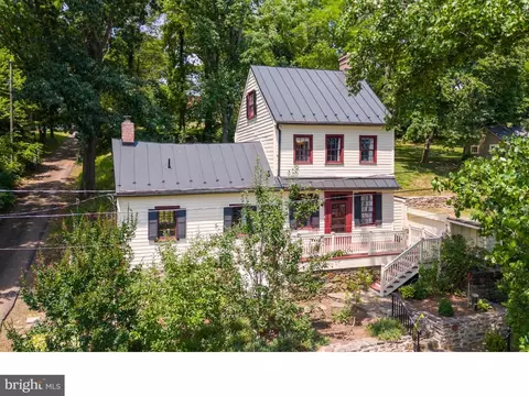 40108 Bond St, Waterford, VA 20197