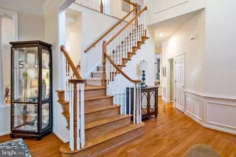 Entry Way - 22571 Forest Run Dr, Ashburn, VA 20148 photo 4 of 8