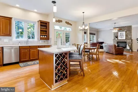Kitchen - 22571 Forest Run Dr, Ashburn, VA 20148 photo 1 of 7
