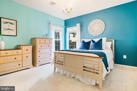 Bedroom - 22571 Forest Run Dr, Ashburn, VA 20148 photo 7 of 9