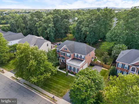 View/Area - 22571 Forest Run Dr, Ashburn, VA 20148 photo 1 of 5