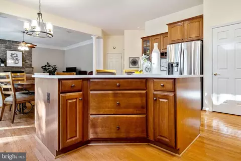 Kitchen - 22571 Forest Run Dr, Ashburn, VA 20148 photo 3 of 7