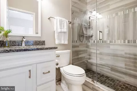 Bath - 22571 Forest Run Dr, Ashburn, VA 20148 photo 6 of 9